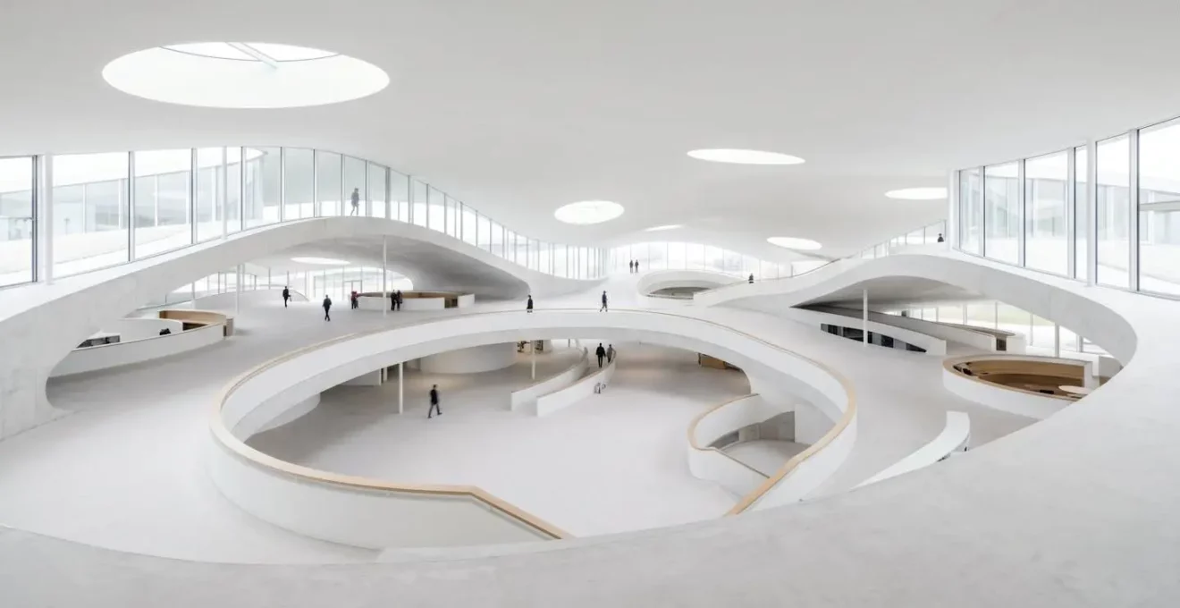 Vue minimaliste d'une structure architecturale moderne symbolisant l'organisation web